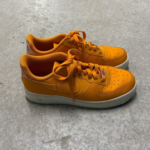 Orange Nike Air Force 1s Size 8 with Halo graphic Nike Symbol (7) - Picture 4 of 4